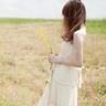 美女COS《巫师3》叶奈法惊艳绝伦 白嫩香肩紫眸勾人